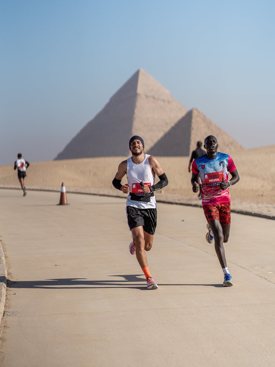 Fuad Abu Safi running past the Pyramids of Giza