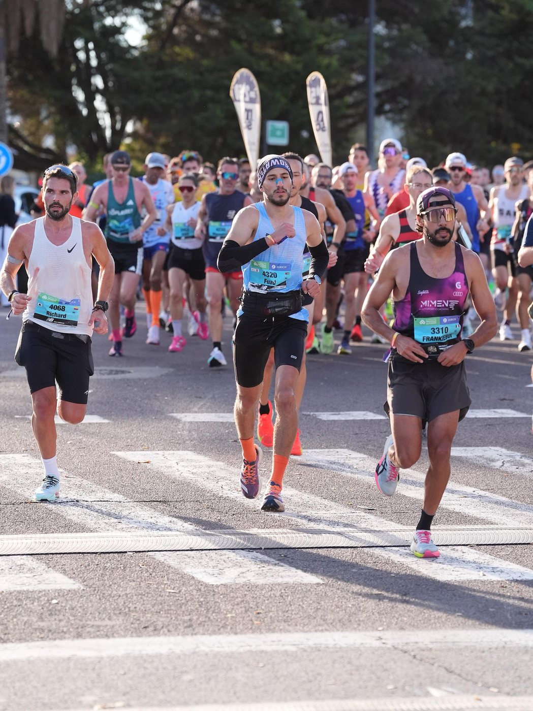 Fuad Abu Safi racing in the pack at the Valencia Marathon